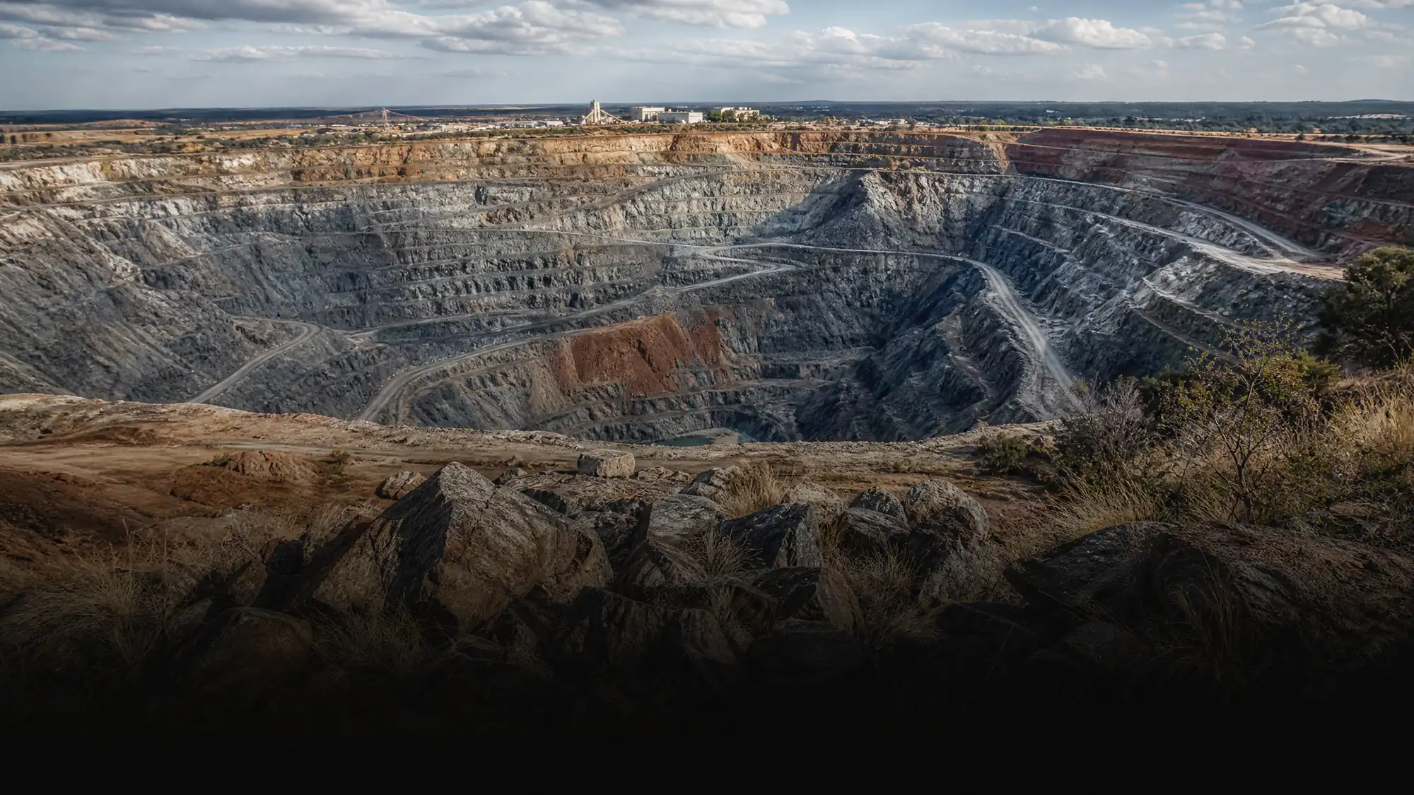 Visitez le cratère à ciel ouvert actif de 32 hectares. Découvrez où le plus gros diamant brut de l’histoire a été trouvé. Comparez les options guidées depuis Pretoria et Johannesburg.